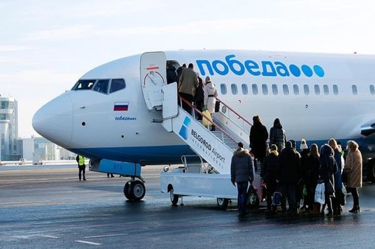 Победа москва калининград самолет. Победа Сургут авиакомпания. Самолет победа Екатеринбург. Самолеты авиакомпании победа. Марка самолета победа.